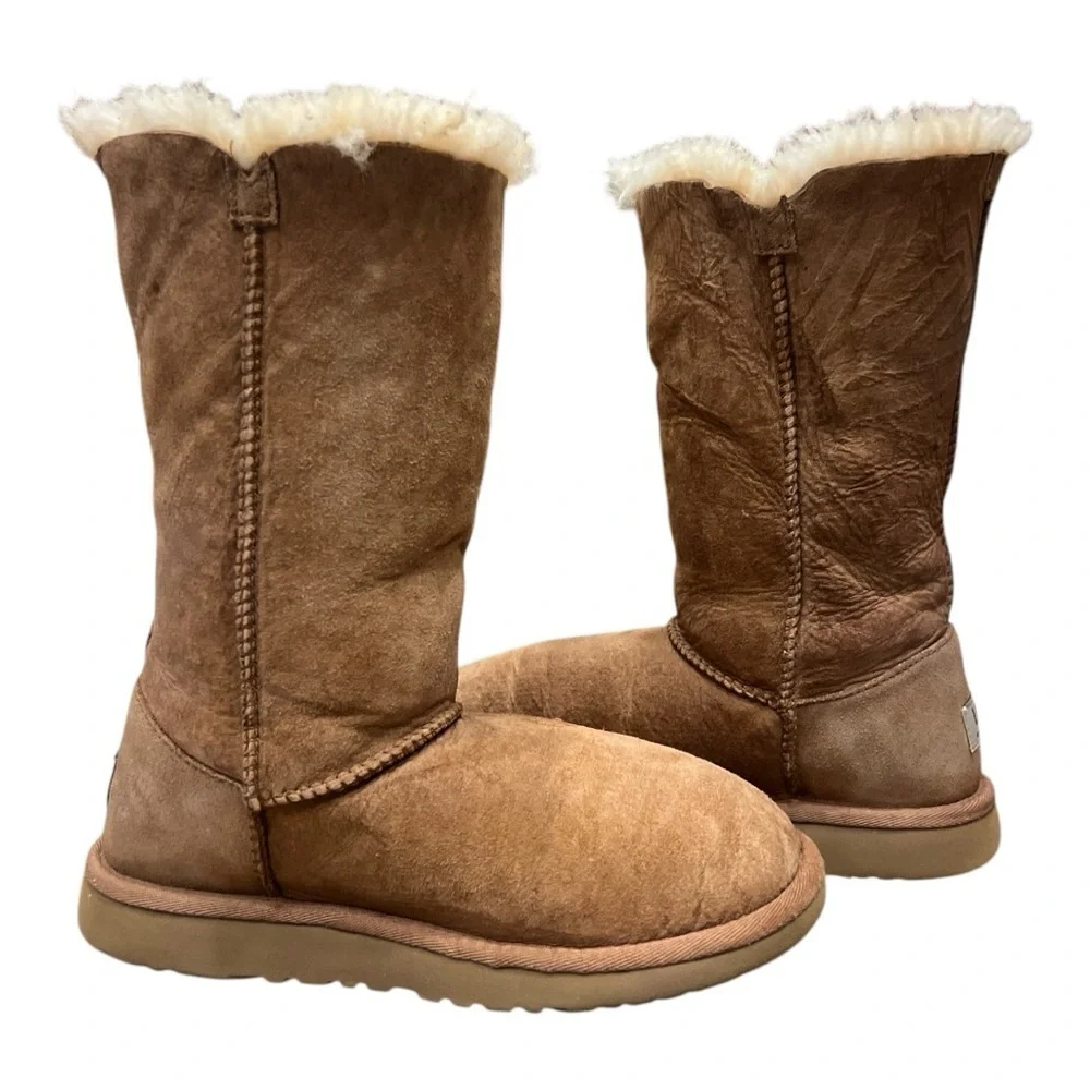 UGG hug your